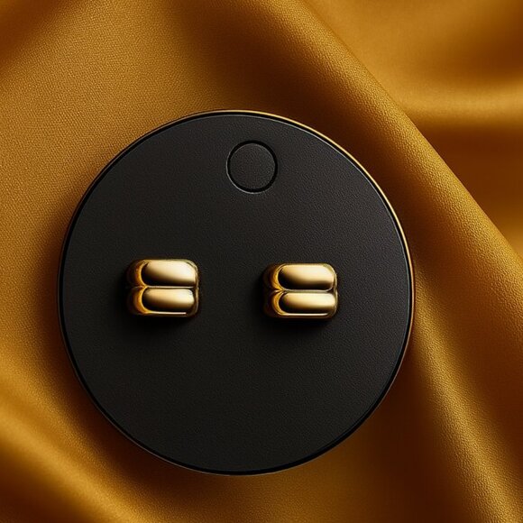 Elegant Small Gold Stud Earrings – Minimalist Everyday Women's Fashion Jewelry - Picture 1 of 8